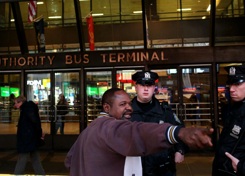 Attentato New York, bomba alla stazione dei bus: fermato 27enne del Bangladesh Attentato New York, bomba alla stazione dei bus: fermato 27enne del Bangladesh