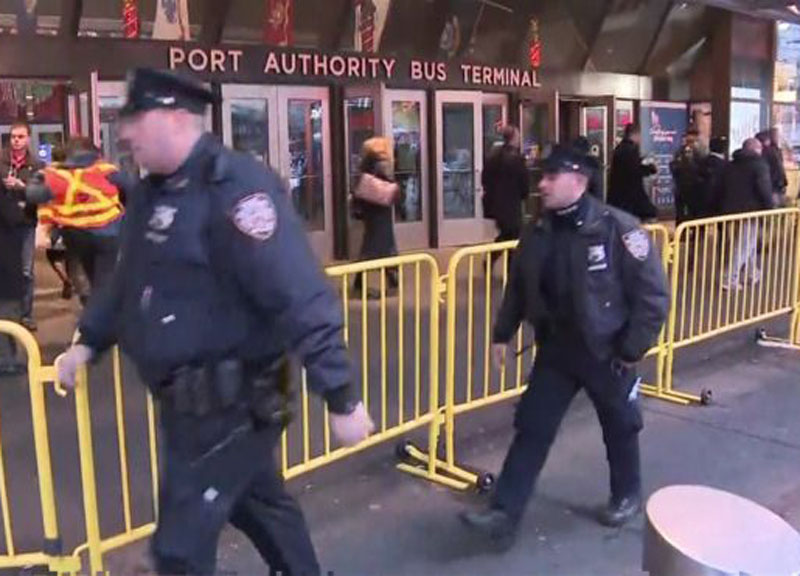 Attentato New York, bomba alla stazione dei bus: fermato 27enne del Bangladesh Attentato New York, bomba alla stazione dei bus: fermato 27enne del Bangladesh