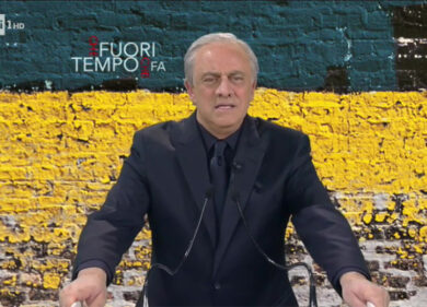 Crozza/Grasso: D’Alema non mi da ordini, mi basta un’occhiata e capisco subito