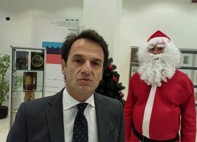 Con Poste Italiane la tradizione delle letterine a Babbo Natale oggi a Verona