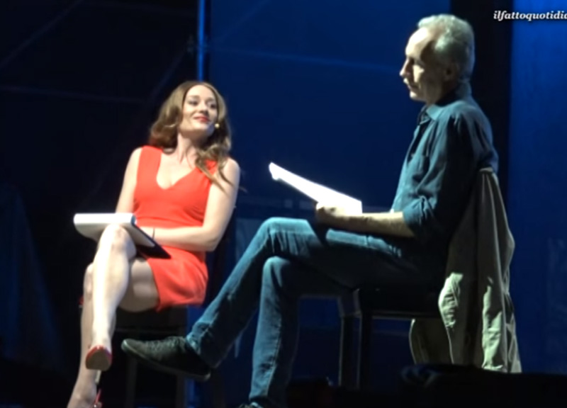Boschi a Travaglio: hai fatto i soldi con una finta me a teatro. Ecco il video Boschi a Travaglio: hai fatto i soldi con una finta me a teatro. Ecco il video