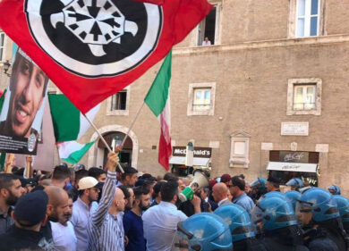 CasaPound assolta: il saluto romano per commemorare i morti non è reato