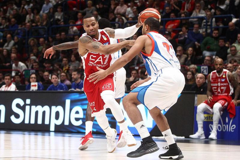 Olimpia Milano-Cantù 93-77, Goudelock trascinatore nel derby