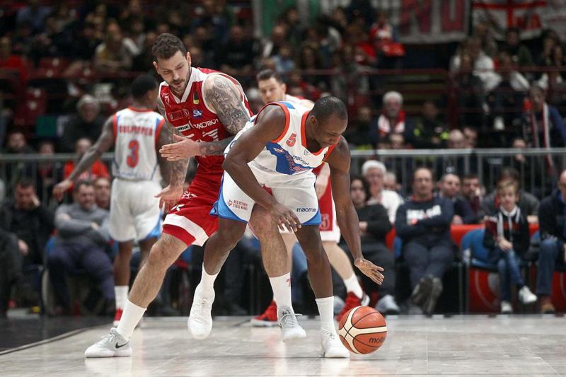 Olimpia Milano-Cantù 93-77, Goudelock trascinatore nel derby
