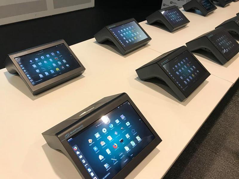 Lombardia: consegnati alle scuole i tablet del Referendum. FOTO Lombardia: consegnati alle scuole i tablet del Referendum. FOTO