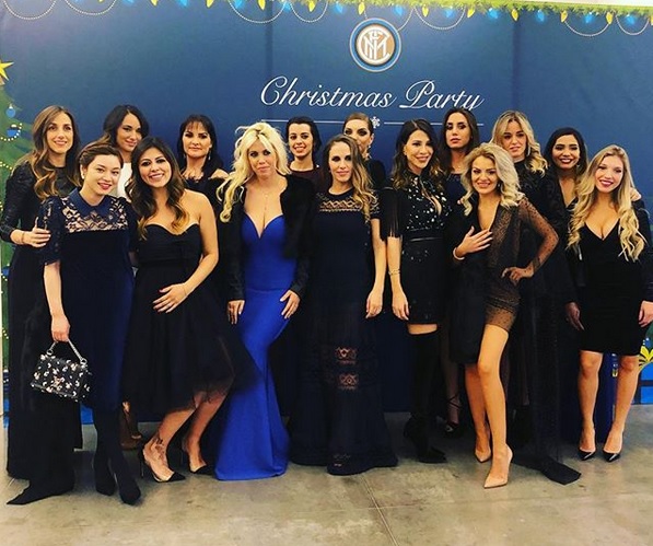 Cena di Natale Inter, le wags rubano la scena ai mariti calciatori. FOTO Cena di Natale Inter, le wags rubano la scena ai mariti calciatori. FOTO