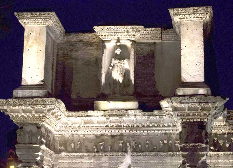 Nuova luce ai monumenti: illuminazione artistica a Palatino e Piramide Cestia