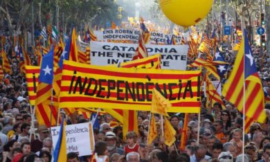 Catalogna, trionfo degli independentisti: hanno la maggioranza assoluta