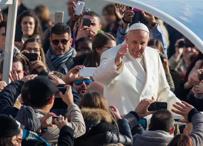 Papa Francesco, amato e odiato. Il 2017 di Francesco tra critiche e ostilità Papa Francesco, amato e odiato. Il 2017 di Francesco tra critiche e ostilità