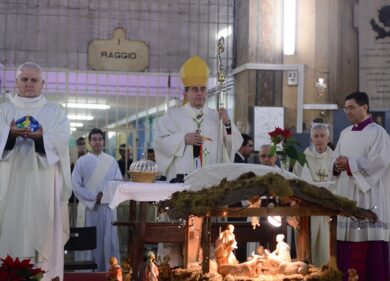 Delpini, prima messa di Natale a San Vittore: “Carcere diventi luogo di luce”