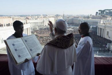 Vaticano, l’attacco di Bisignani a Papa Francesco: la Notte Santa è scomparsa