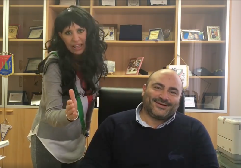 M5s Mussolini imita Raggi: “Startr’anno du’ lucette de Natale e v’attaccate” M5s Mussolini imita Raggi: “Startr’anno du’ lucette de Natale e v’attaccate”