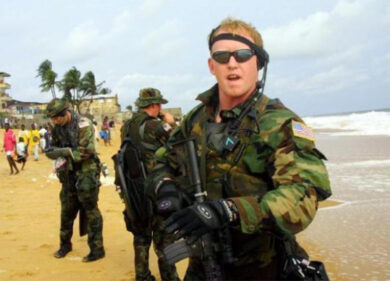 Usa, Rob O’Neill si mette a nudo. Il libro del marine che uccise Bin Laden