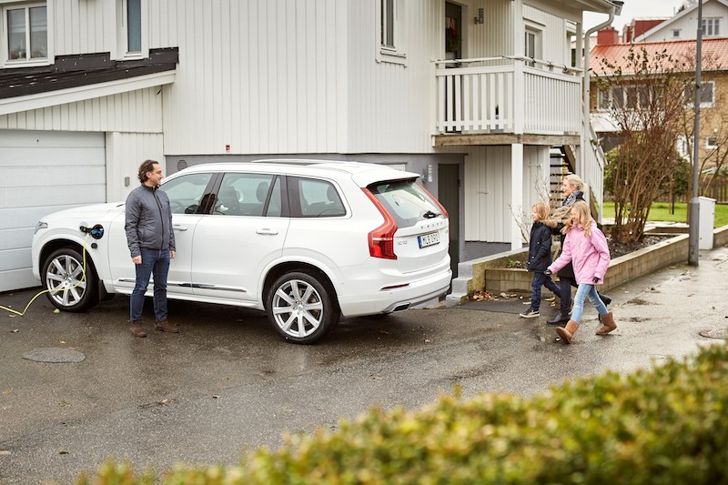 Volvo Coinvolge le famiglie svedesi nello sviluppo della guida autonoma Volvo Coinvolge le famiglie svedesi nello sviluppo della guida autonoma