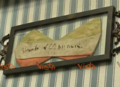 Dall’autografo di D’Annunzio al divano di Andersen, i tesori del Caffè Greco