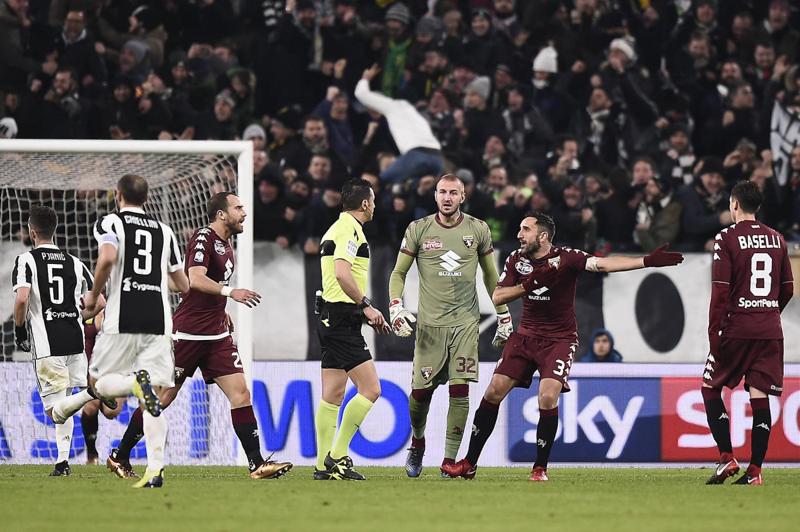 Juventus-Torino 2-0, Douglas Costa-Mandzukic uomini derby. Mihajlovic espulso Juventus-Torino 2-0, Douglas Costa-Mandzukic uomini derby. Mihajlovic espulso