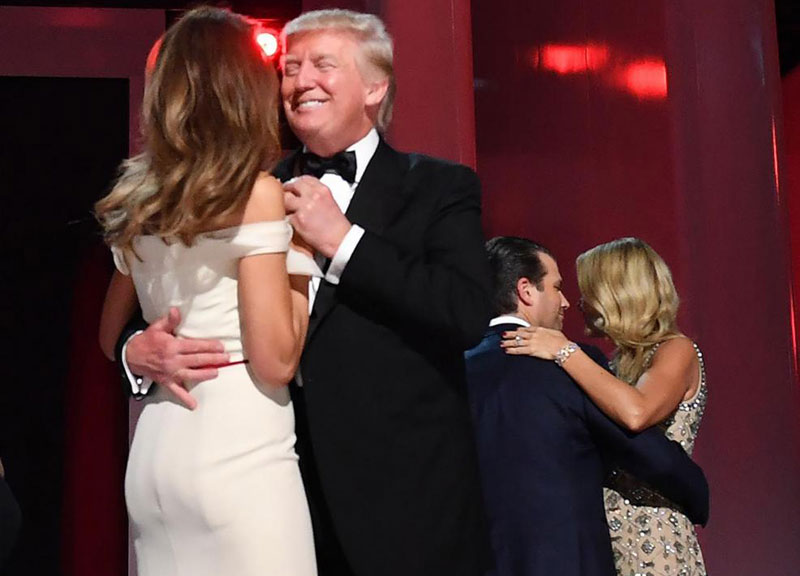 Trump, un libro lo fa tremare: dal pianto di Melania al McDonald’s alla Russia Trump, un libro lo fa tremare: dal pianto di Melania al McDonald’s alla Russia