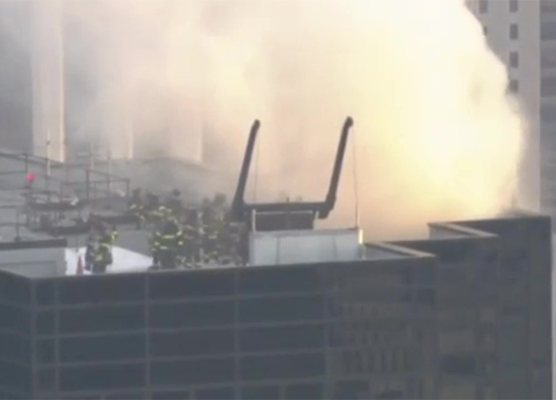 New York, incendio alla Trump Tower: grave uno dei 2 feriti. Video New York, incendio alla Trump Tower: grave uno dei 2 feriti. Video