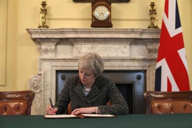 Brexit, Theresa May fa il rimpasto di governo: ci sarà il ministro del no deal