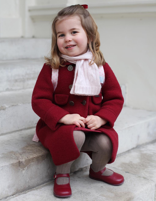 Kate Middleton, le foto di Charlotte al primo giorno di asilo Kate Middleton, le foto di Charlotte al primo giorno di asilo