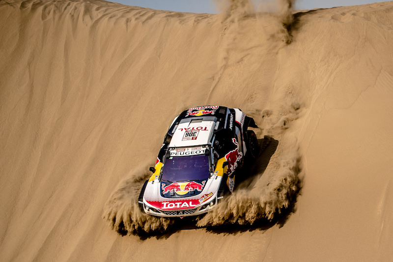 Dakar, quattro Peugeot 3008 DKR tra le prime cinque (in 4 minuti) Dakar, quattro Peugeot 3008 DKR tra le prime cinque (in 4 minuti)