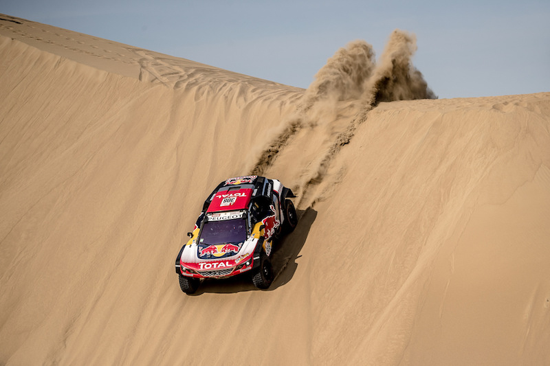 Dakar, quattro Peugeot 3008 DKR tra le prime cinque (in 4 minuti) Dakar, quattro Peugeot 3008 DKR tra le prime cinque (in 4 minuti)
