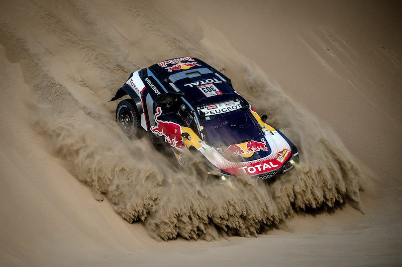 Dakar, quattro Peugeot 3008 DKR tra le prime cinque (in 4 minuti) Dakar, quattro Peugeot 3008 DKR tra le prime cinque (in 4 minuti)
