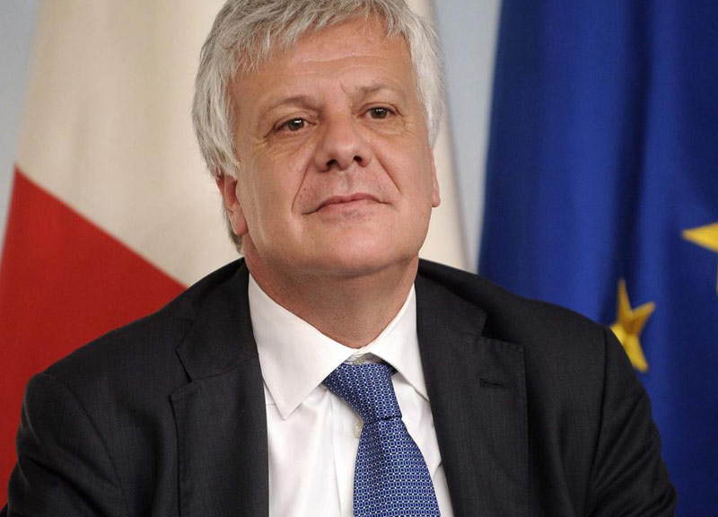 Rifiuti, Raggi dimentica di indicare impianti. Galletti: “Ci pensa la Regione” Rifiuti, Raggi dimentica di indicare impianti. Galletti: “Ci pensa la Regione”