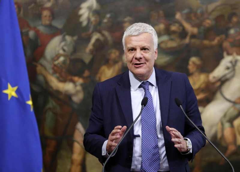 Rifiuti, Raggi dimentica di indicare impianti. Galletti: “Ci pensa la Regione” Rifiuti, Raggi dimentica di indicare impianti. Galletti: “Ci pensa la Regione”