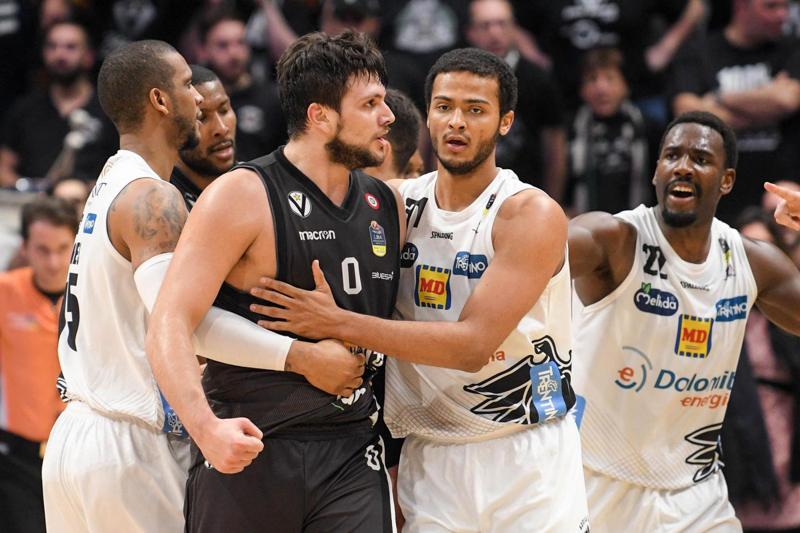 Basket, Alessandro Gentile: la rissa gli costa 3 giornate di squalifica. Foto Basket, Alessandro Gentile: la rissa gli costa 3 giornate di squalifica. Foto