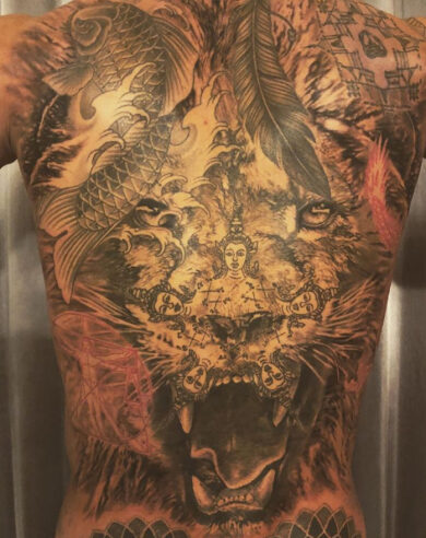 Ibrahimovic, tatuaggio di un leone (e non solo) sulla schiena. LA FOTO