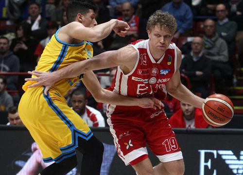 Olimpia Milano-Cremona 82-80: Kuzminskas schiacchia sulla sirena