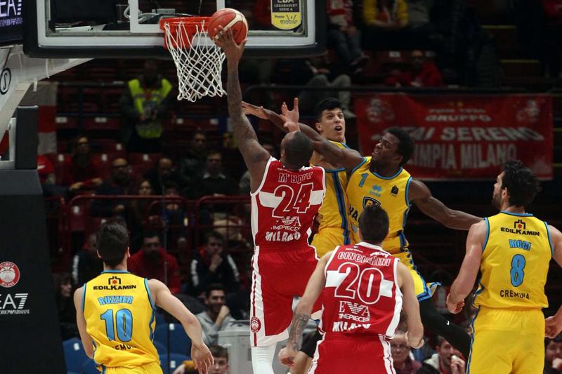 Olimpia Milano-Cremona 82-80: Kuzminskas schiacchia sulla sirena