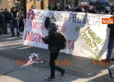 Minniti contestato a Bologna