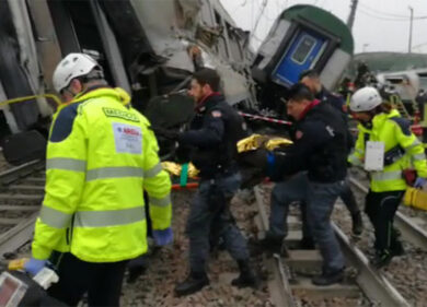 Treno deragliato Pioltello: scintille nelle riprese delle telecamere