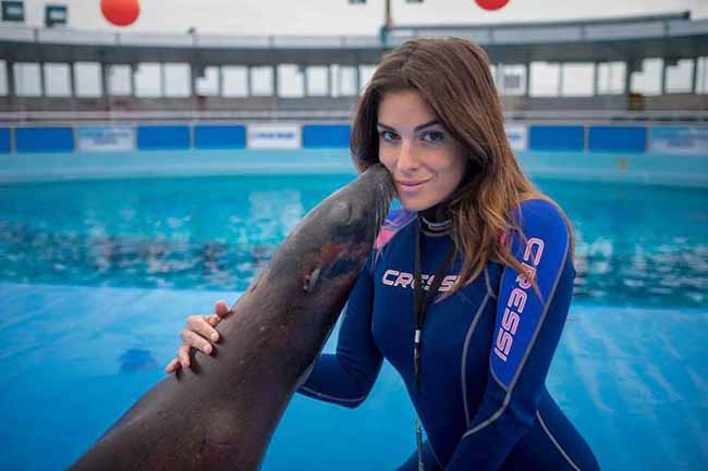 Altaroma, la miss sfigurata con l’acido dal fidanzato sfila per Gattinoni Altaroma, la miss sfigurata con l’acido dal fidanzato sfila per Gattinoni