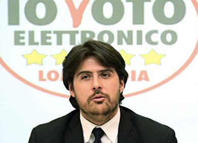 Niente Camera per l’uomo di Di Maio. Buffagni beffato da Carinelli. Inside