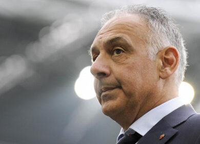 Roma, James Pallotta nella Capitale per lo stadio. I tifosi contestano e…
