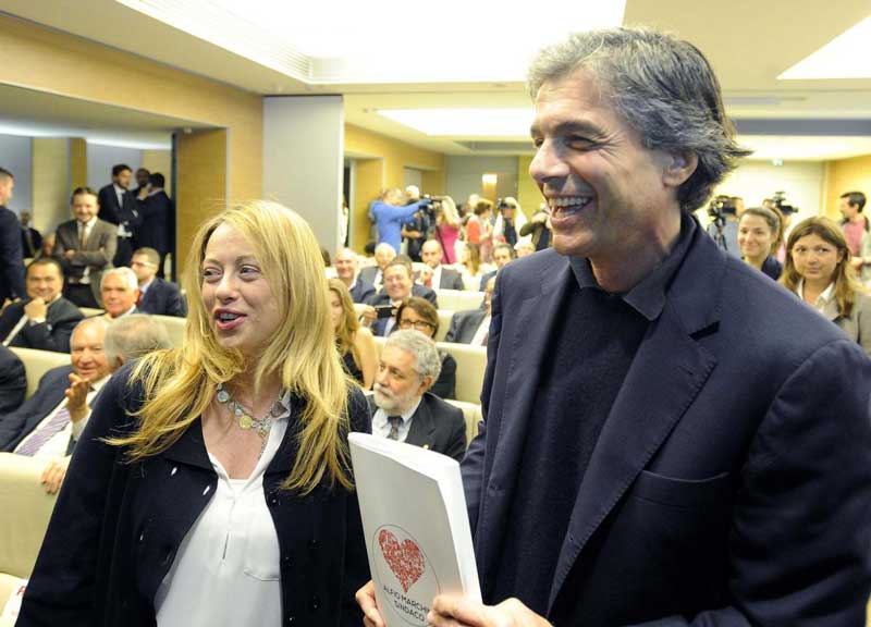 Elezioni 2018 al vetriolo: così la Meloni ha tagliato la testa di Augello Elezioni 2018 al vetriolo: così la Meloni ha tagliato la testa di Augello