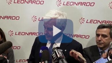 Leonardo conferma la riduzione delle stime. Il titolo crolla. Il nuovo piano