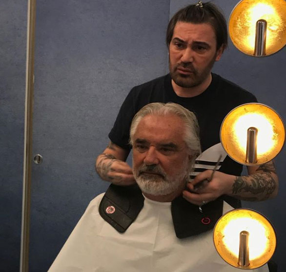 Flavio Briatore, nuovo look da single. I social: “Sembri Eric Forrester”. FOTO Flavio Briatore, nuovo look da single. I social: “Sembri Eric Forrester”. FOTO