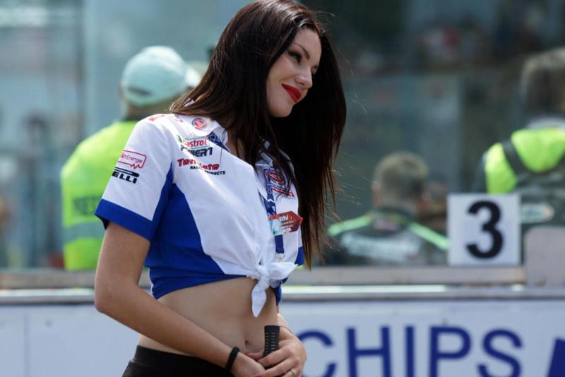 Formula 1 addio alle ombrelline. Liberty Media: “Basta Grid Girls” Formula 1 addio alle ombrelline. Liberty Media: “Basta Grid Girls”