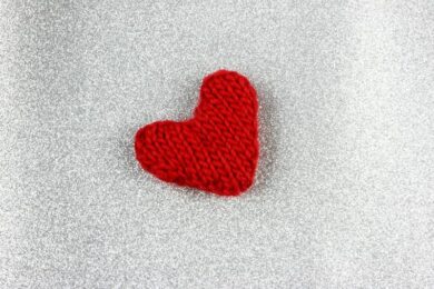 San Valentino,  regala la creatività con il cuore a maglia di We Are Knitters
