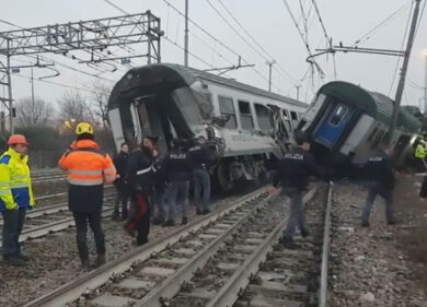Treno deragliato a Pioltello, l’autopsia: le tre vittime morte all’istante
