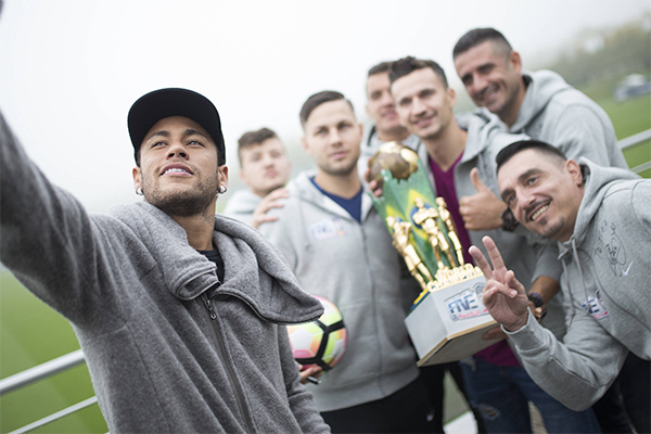 Neymar compie 26 anni e annuncia una sopresa. VIDEO Neymar compie 26 anni e annuncia una sopresa. VIDEO