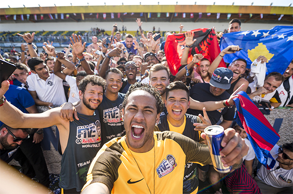 Neymar compie 26 anni e annuncia una sopresa. VIDEO Neymar compie 26 anni e annuncia una sopresa. VIDEO