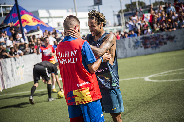 Neymar compie 26 anni e annuncia una sopresa. VIDEO Neymar compie 26 anni e annuncia una sopresa. VIDEO