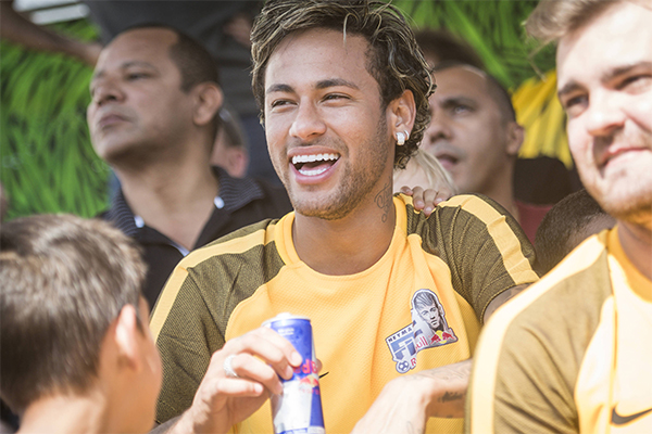 Neymar compie 26 anni e annuncia una sopresa. VIDEO Neymar compie 26 anni e annuncia una sopresa. VIDEO