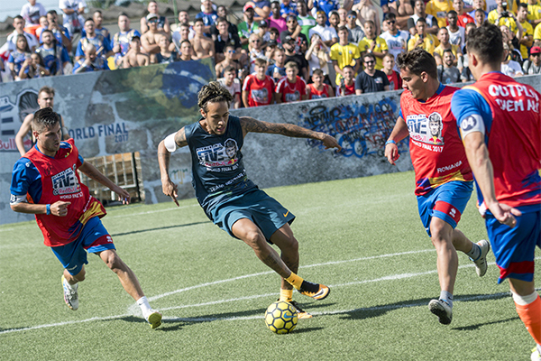 Neymar compie 26 anni e annuncia una sopresa. VIDEO Neymar compie 26 anni e annuncia una sopresa. VIDEO