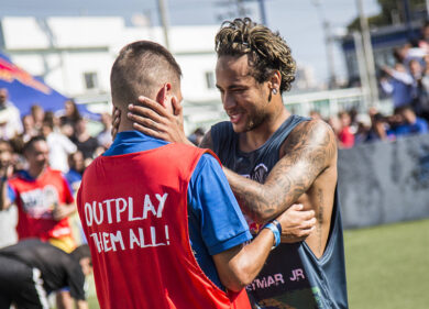 Neymar compie 26 anni e annuncia una sopresa